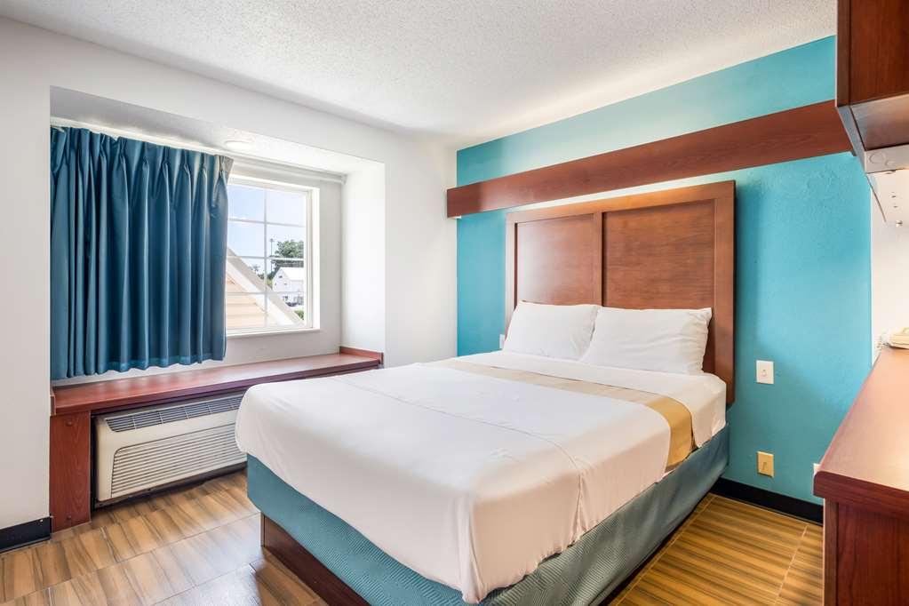 Americas Best Value Inn & Suites Brunswick Room photo